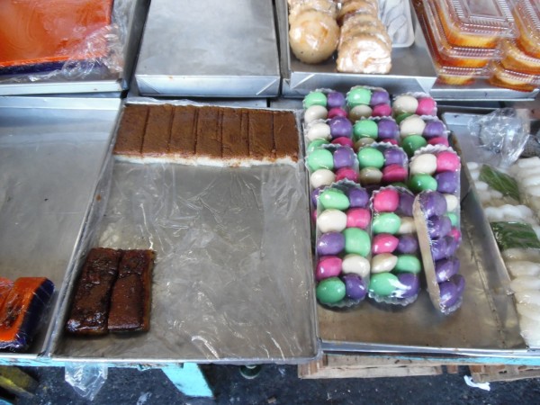 Left: Bibingka with latik! Right: Something colourful - puto, maybe? Who cares, it doesn't even have any latik.